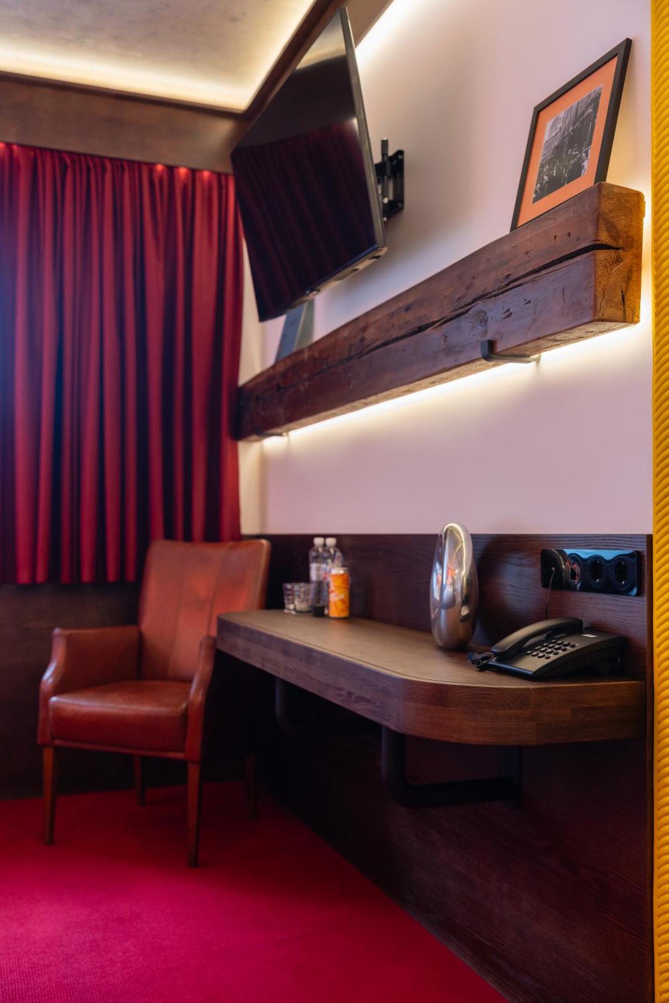 !Fest Hotel Rynok Square Lviv Luaran gambar