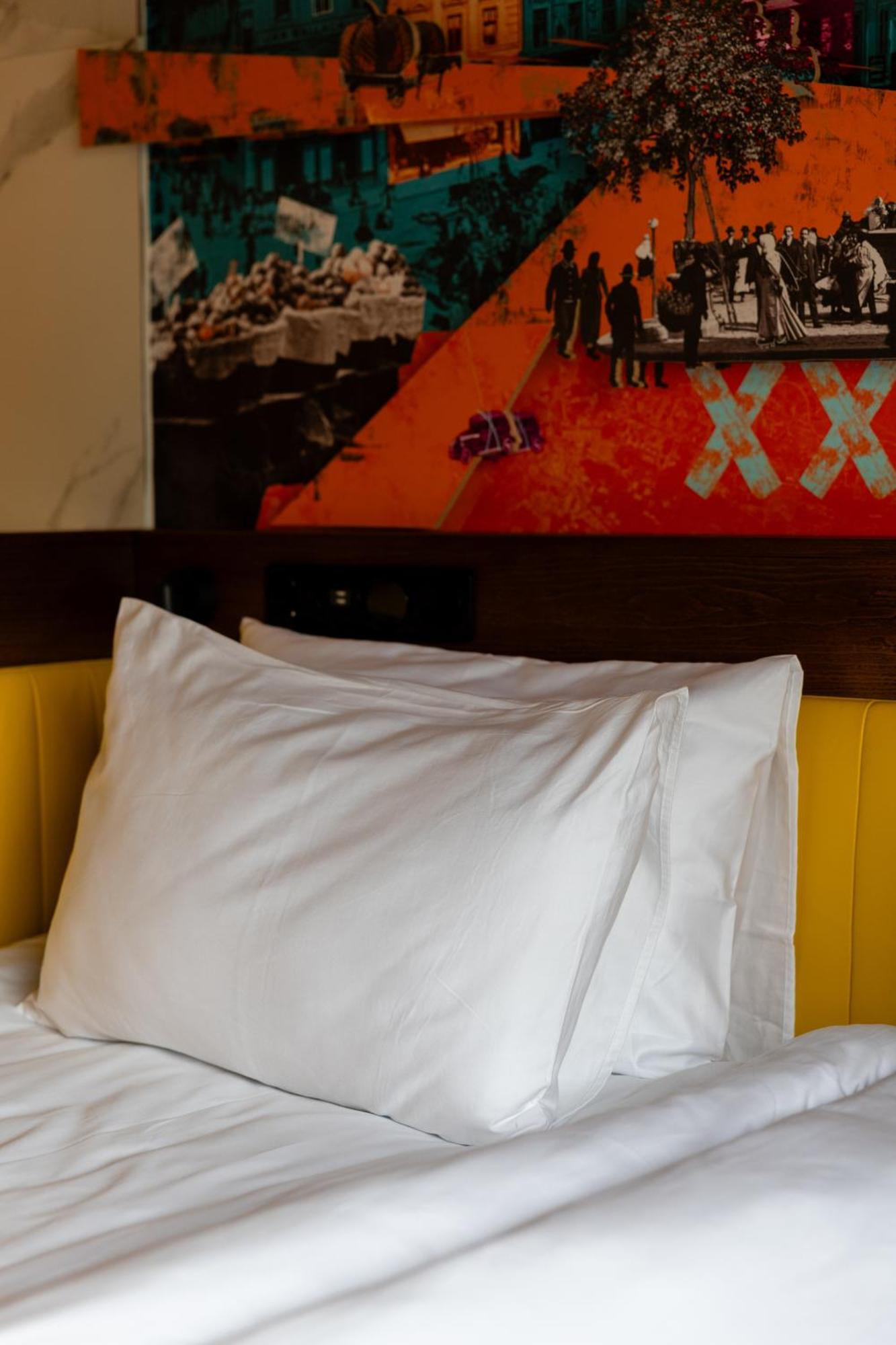 !Fest Hotel Rynok Square Lviv Luaran gambar