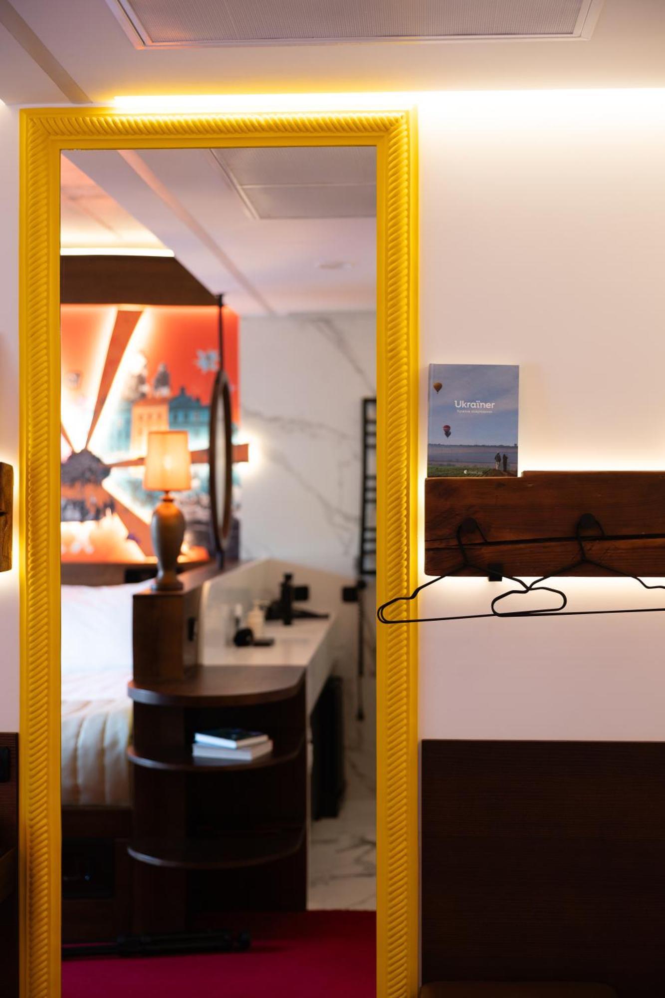 !Fest Hotel Rynok Square Lviv Luaran gambar