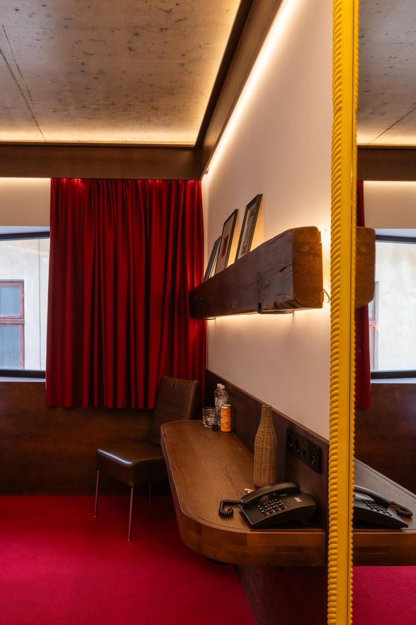 !Fest Hotel Rynok Square Lviv Luaran gambar