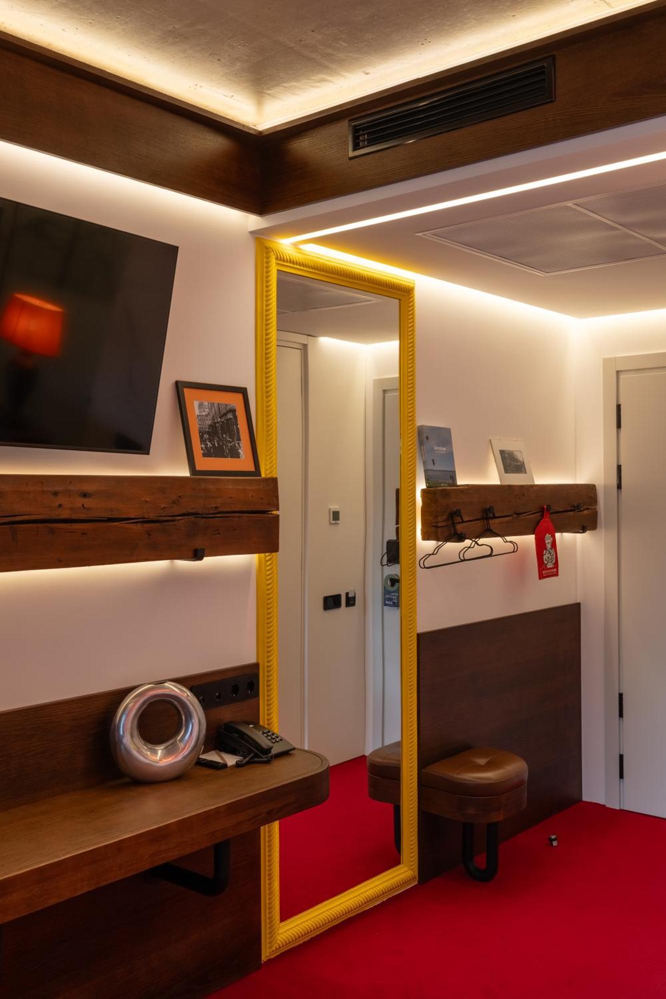 !Fest Hotel Rynok Square Lviv Luaran gambar