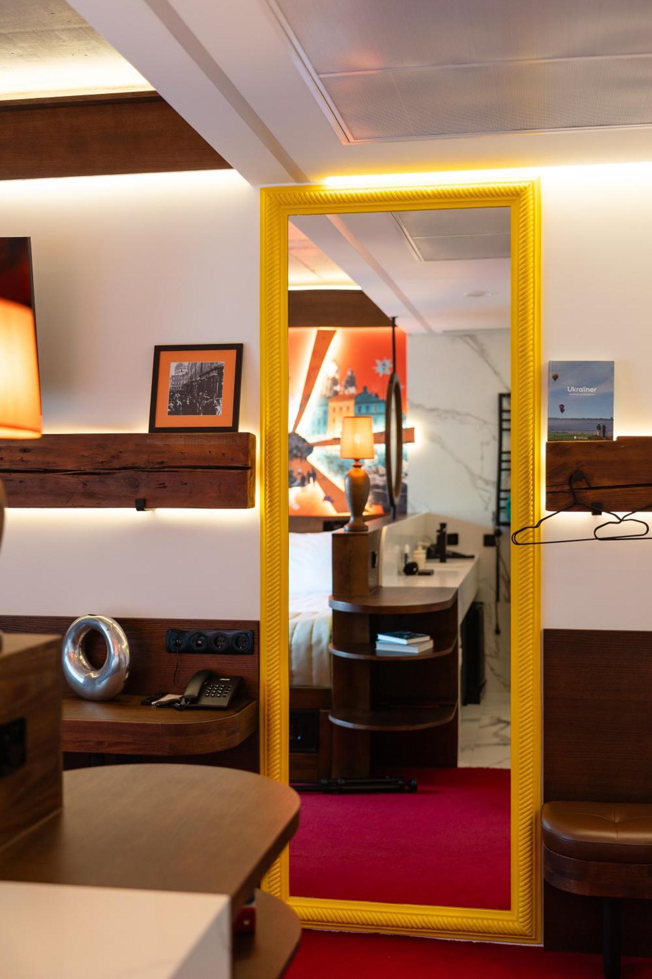 !Fest Hotel Rynok Square Lviv Luaran gambar