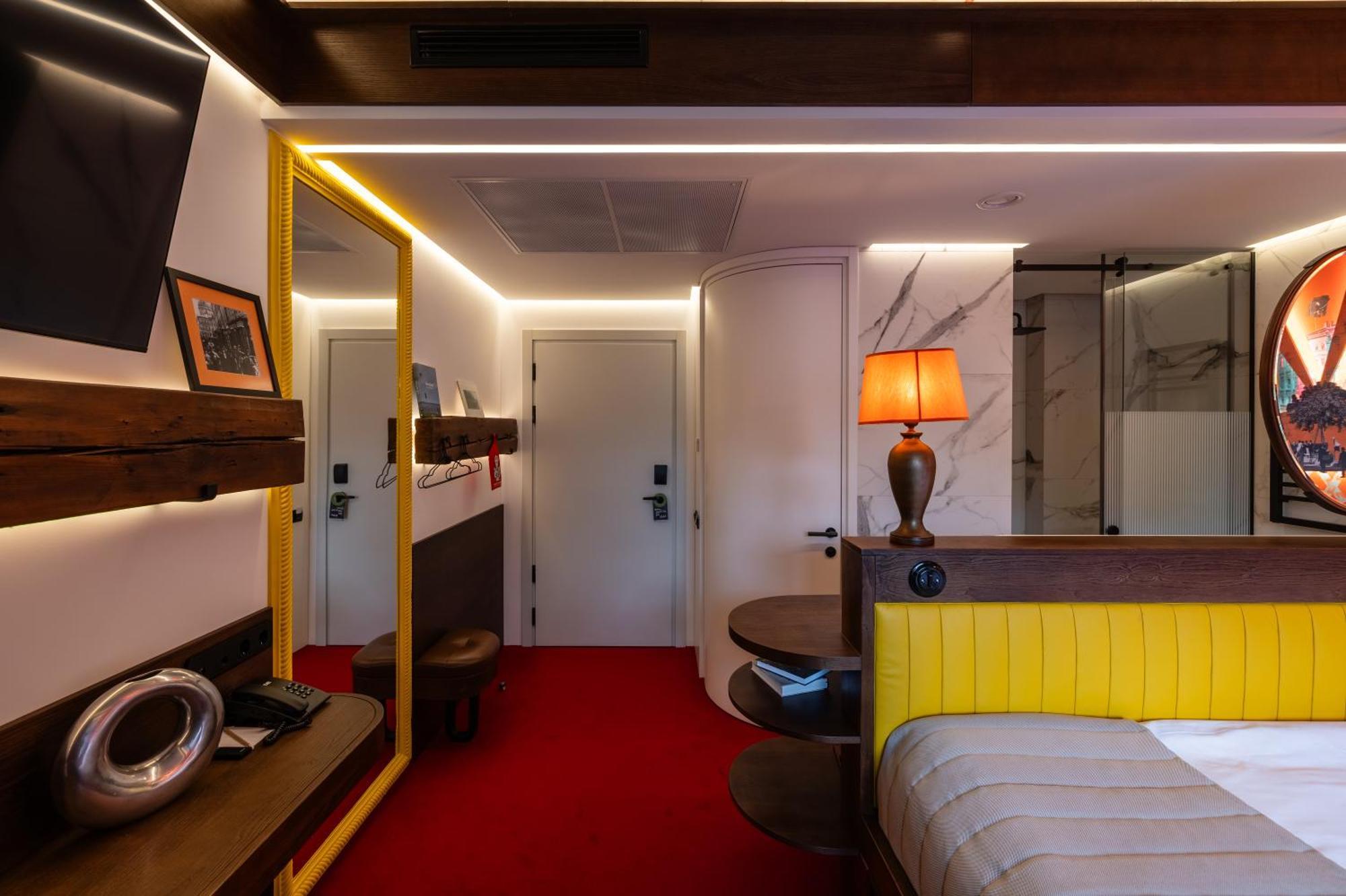 !Fest Hotel Rynok Square Lviv Luaran gambar