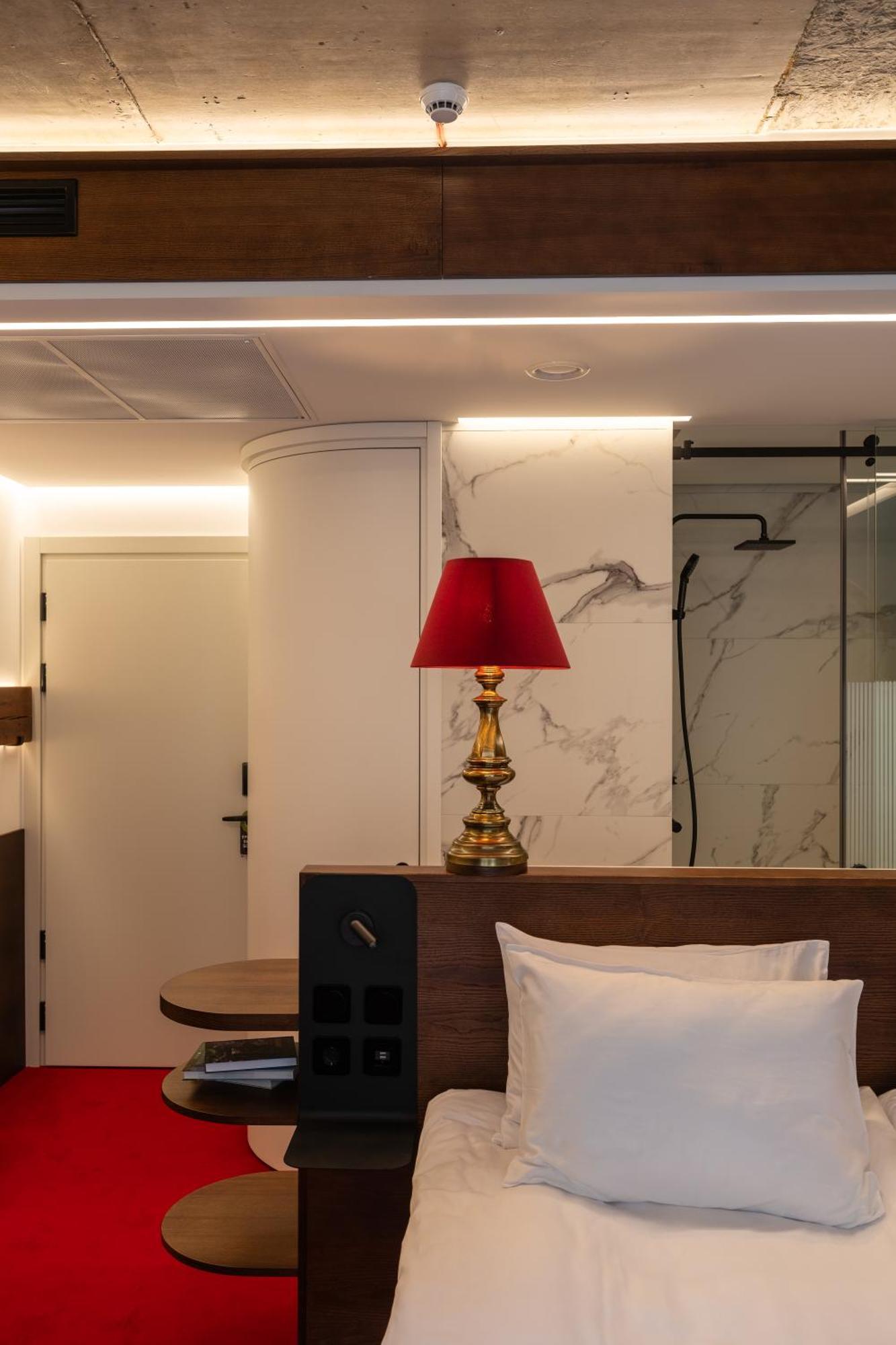 !Fest Hotel Rynok Square Lviv Luaran gambar