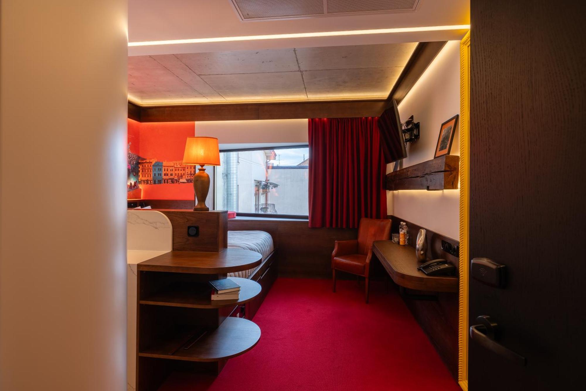 !Fest Hotel Rynok Square Lviv Luaran gambar