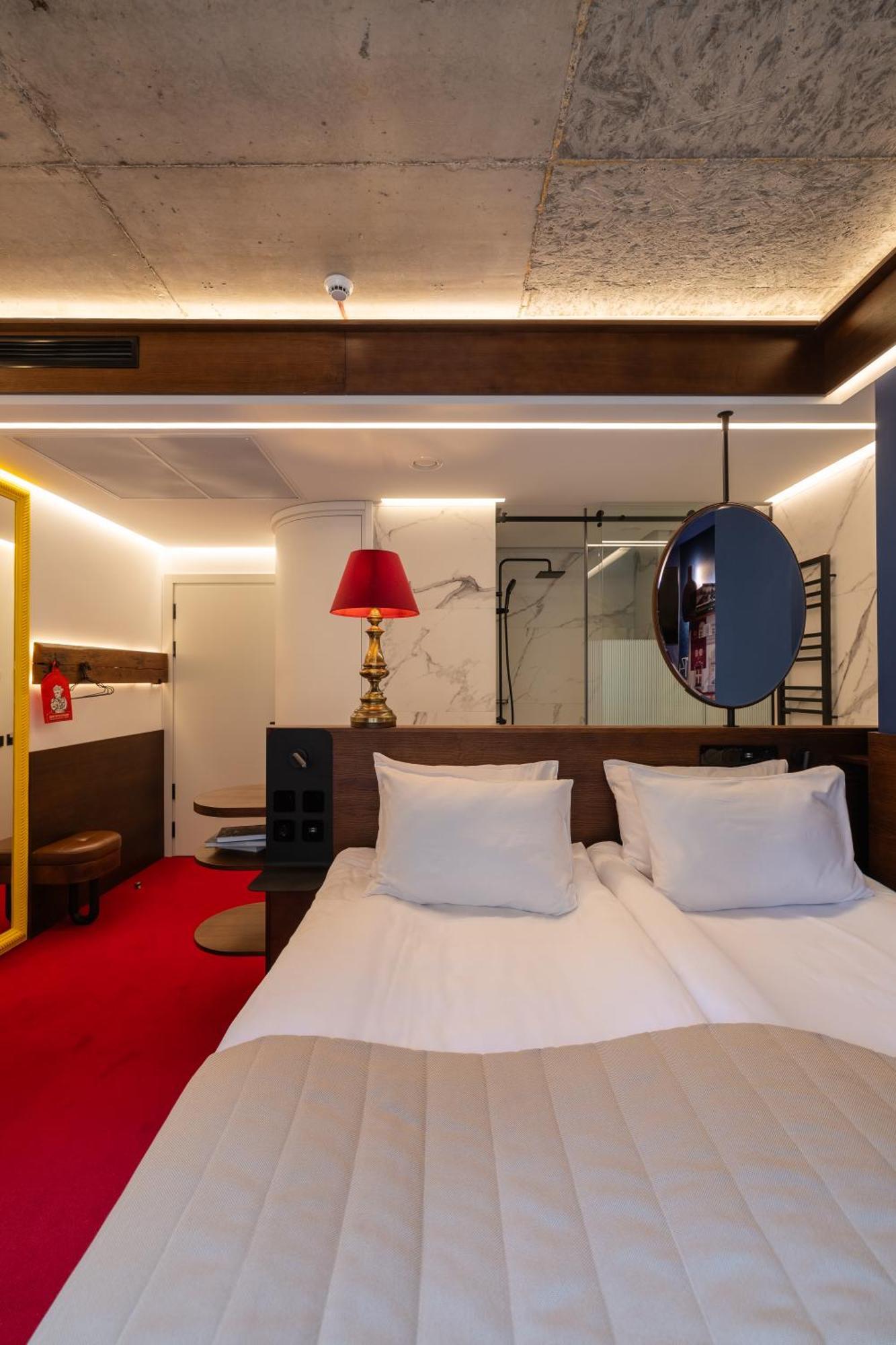 !Fest Hotel Rynok Square Lviv Luaran gambar